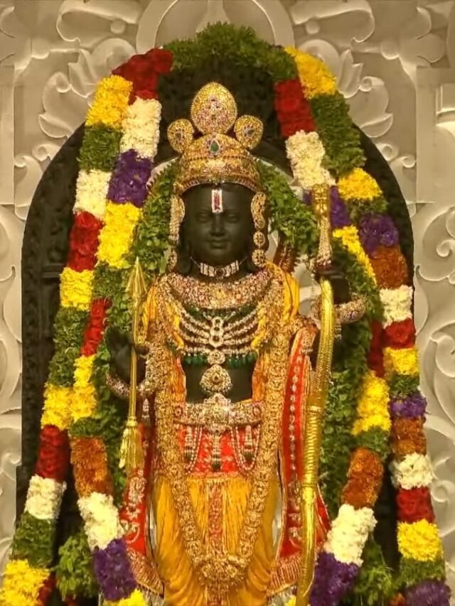 हाथ में धनुष, पीतांबर धारी, स्वर्ण मुकुट..। प्रभु राम, राम मंदिर में विराजे आज